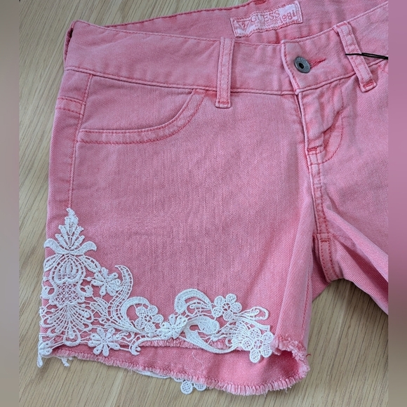 NWT GUESS Womens (Size 26) Peach Jean Shorts With Off-White Lace/Crochet Trim - Picture 9 of 16